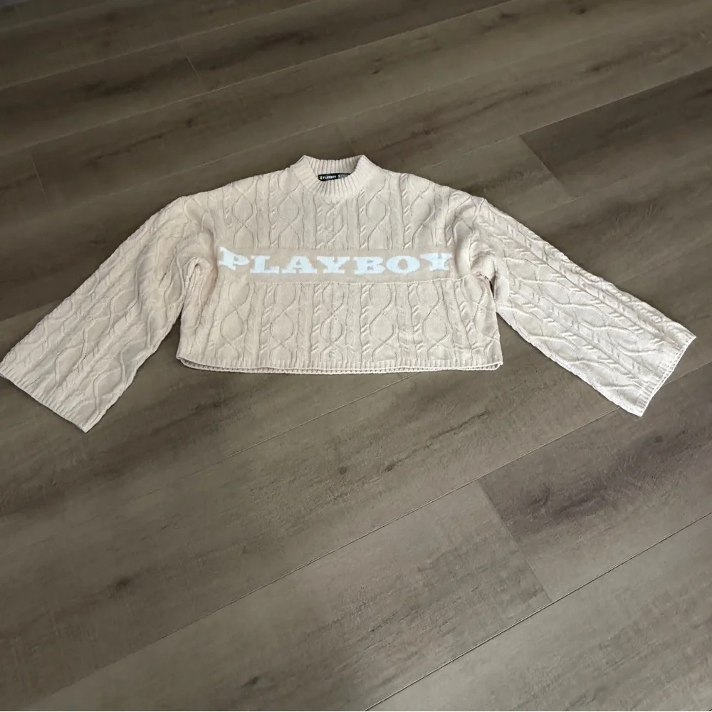 PLAYBOY x MISGUIDED Cropped Sweater Baggy Flared Sleeve Cable Knit Chunky Beige‎